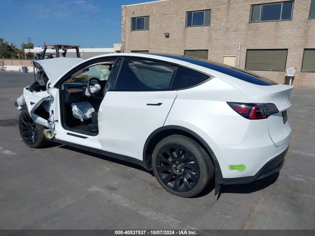 2023 TESLA MODEL Y 7SAYGDEE8PF706237 Photo 2