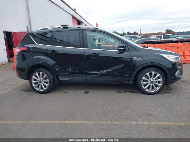 1FMCU9J9XJUD37882 Ford Escape Titanium