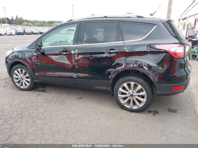 1FMCU9J9XJUD37882 Ford Escape Titanium
