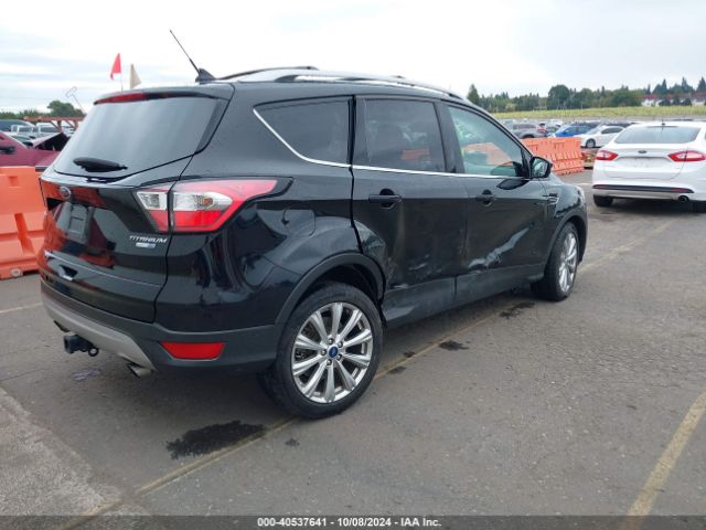 1FMCU9J9XJUD37882 Ford Escape Titanium
