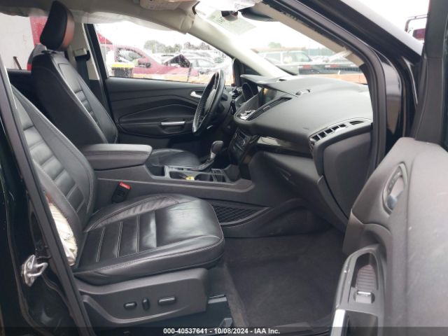 1FMCU9J9XJUD37882 Ford Escape Titanium