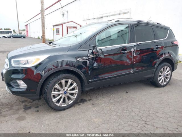1FMCU9J9XJUD37882 Ford Escape Titanium