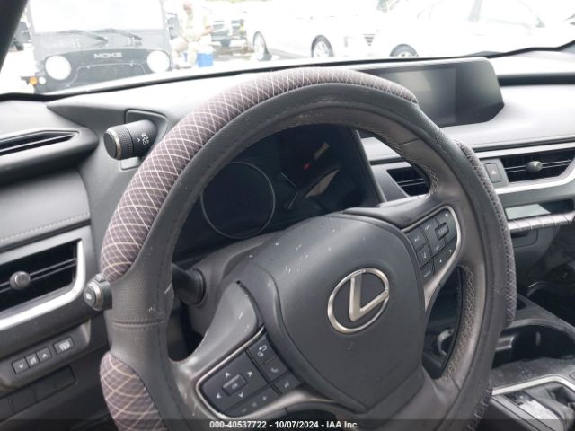 JTHX3JBH8M2032220 Lexus UX 200