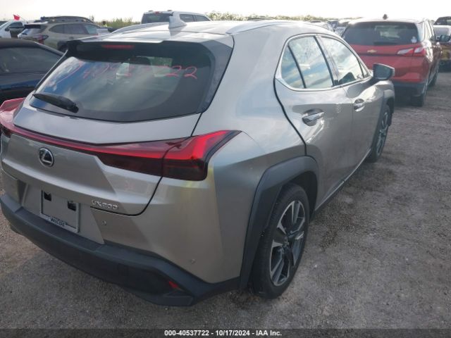 JTHX3JBH8M2032220 Lexus UX 200