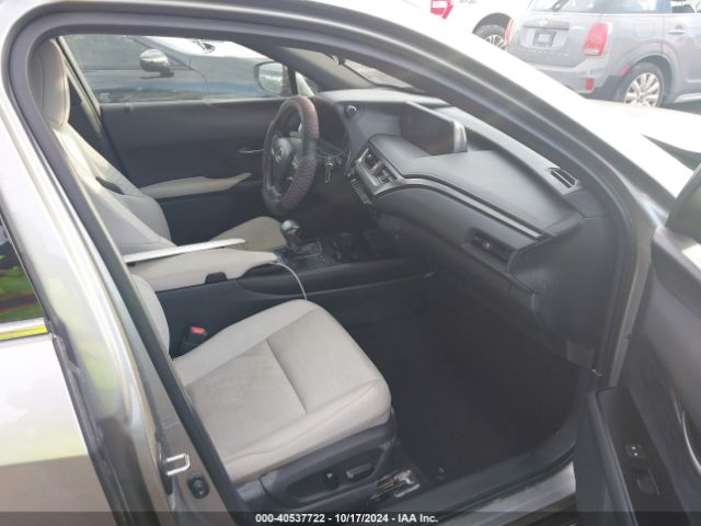 JTHX3JBH8M2032220 Lexus UX 200