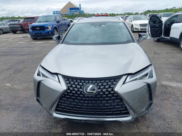 JTHX3JBH8M2032220 Lexus UX 200