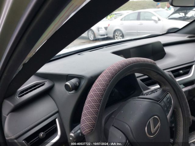 JTHX3JBH8M2032220 Lexus UX 200