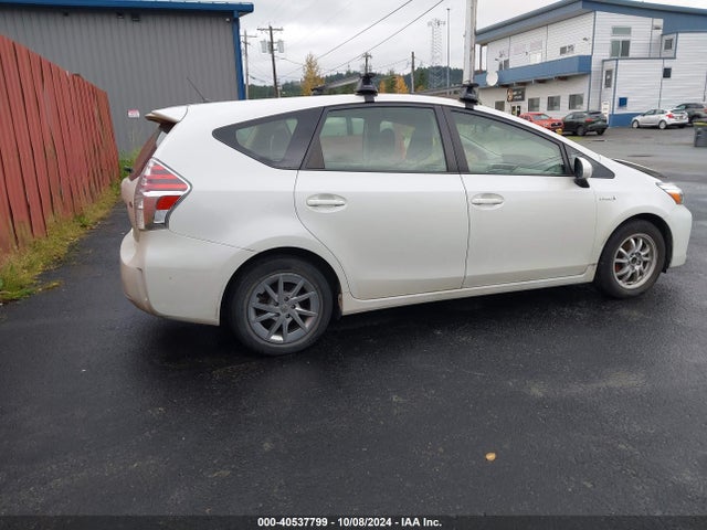 Toyota Prius V Two 2015 JTDZN3EU6FJ031083 Image 13