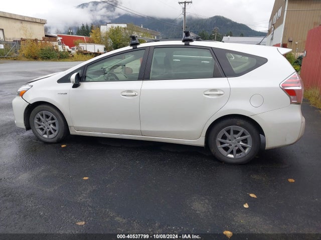 Toyota Prius V Two 2015 JTDZN3EU6FJ031083 Image 14