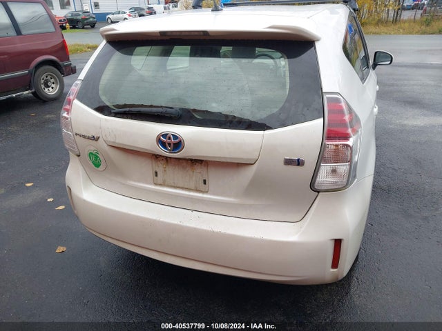 Toyota Prius V Two 2015 JTDZN3EU6FJ031083 Image 16
