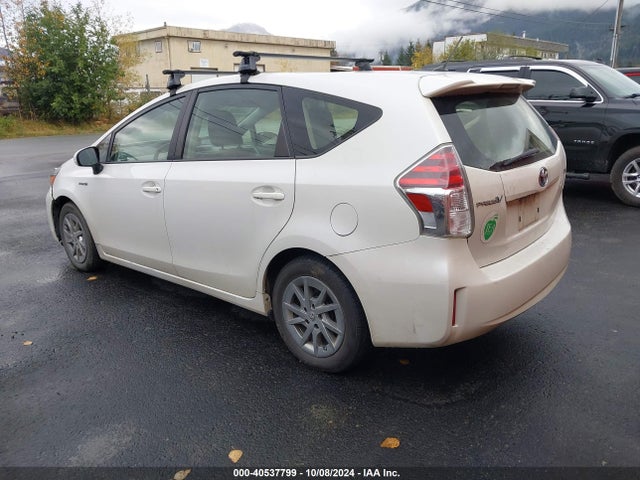 Toyota Prius V Two 2015 JTDZN3EU6FJ031083 Image 3