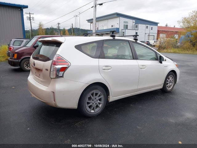 Toyota Prius V Two 2015 JTDZN3EU6FJ031083 Image 4