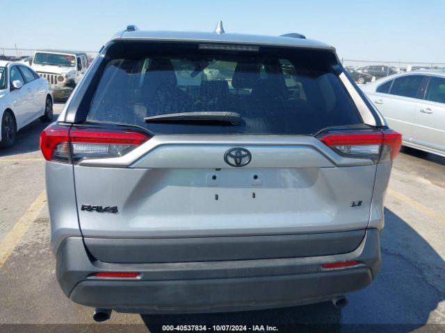 2T3H1RFVXMC143130 Toyota RAV4 LE