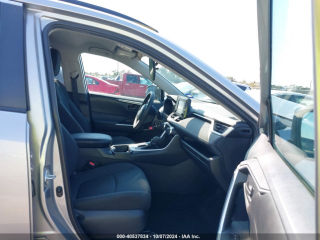 2T3H1RFVXMC143130 Toyota RAV4 LE