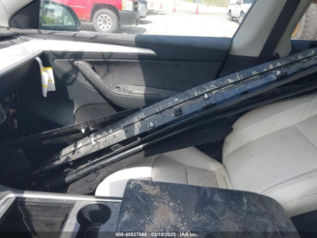 7SAYGAEE5RF074699 Tesla Model Y Long Range Dual Motor All-wheel Drive