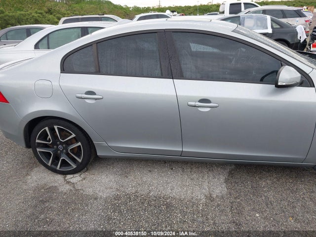 Volvo S60 T5 Dynamic 2018 YV126MFL7J2450471 Image 13