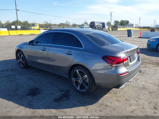 W1K3G4EB2NJ353339 Mercedes-Benz A 220
