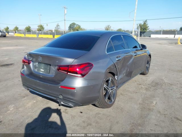 W1K3G4EB2NJ353339 Mercedes-Benz A 220