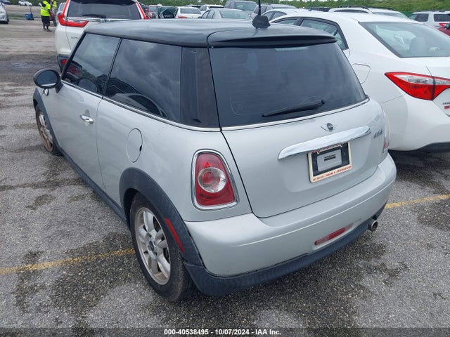 2012 MINI COOPER WMWSU3C58CT260927 Photo 2