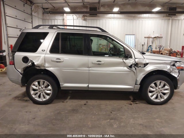 Land Rover LR2 2014 SALFR2BG7EH388058 Image 13