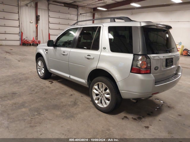 Land Rover LR2 2014 SALFR2BG7EH388058 Image 3