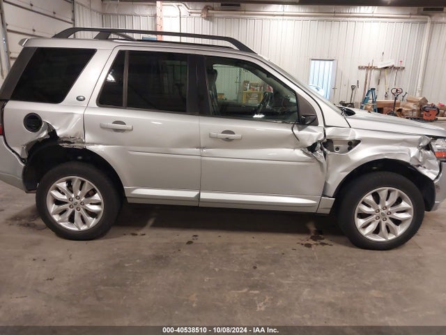 Land Rover LR2 2014 SALFR2BG7EH388058 Image 6