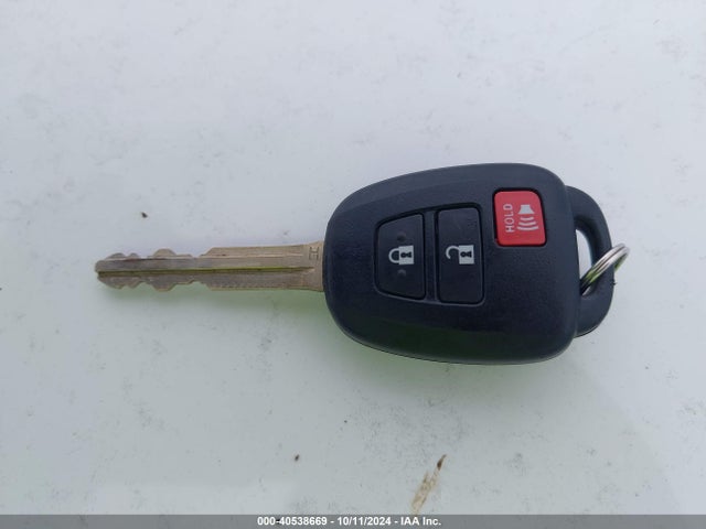 Toyota RAV4 LE 2017 2T3ZFREV2HW401006 Image 11