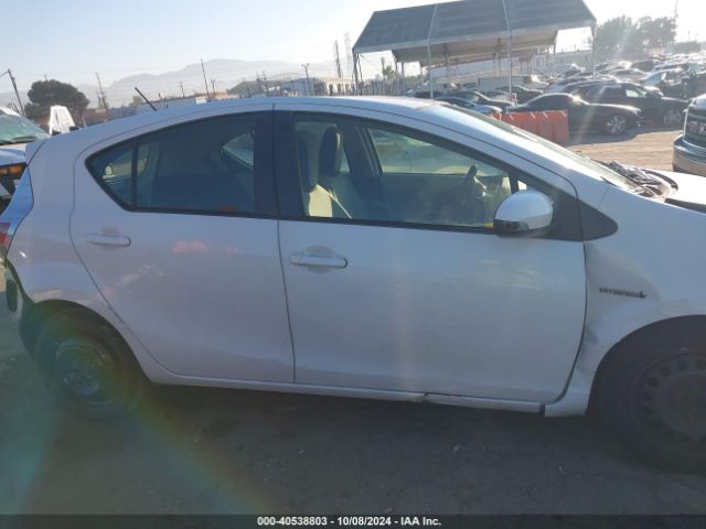 JTDKDTB38E1083605 Toyota Prius C One