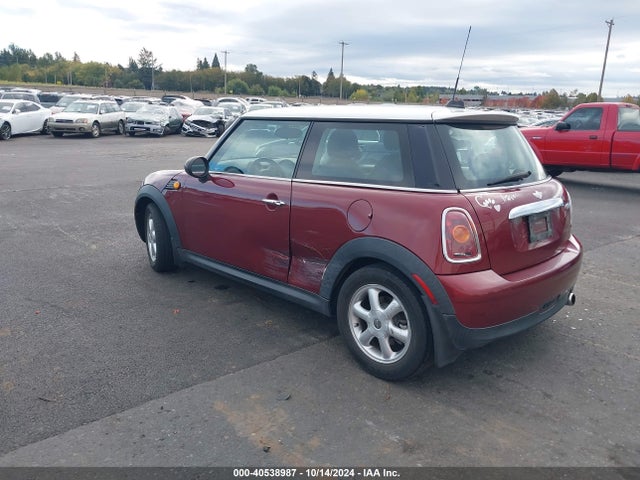 2007 MINI COOPER WMWMF33577TL68531 Photo 2