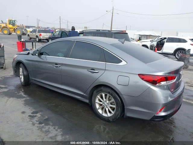Hyundai SONATA SE 2018 5NPE24AF4JH672481 Image 3