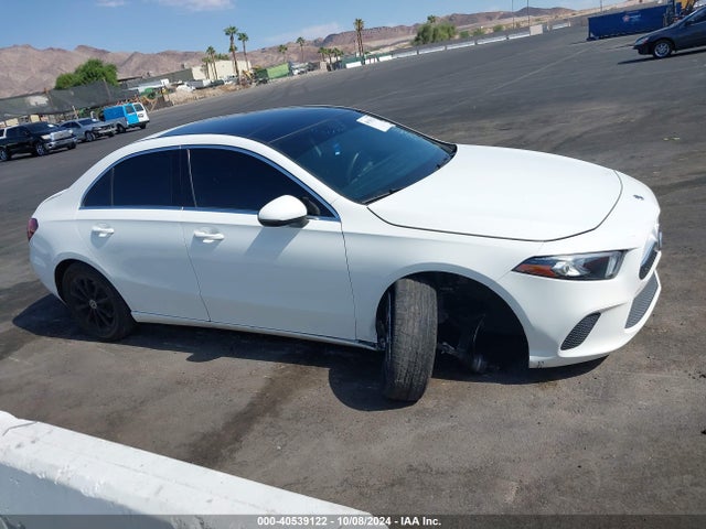 Mercedes-Benz A 220 2019 WDD3G4EB0KW020779 Image 13