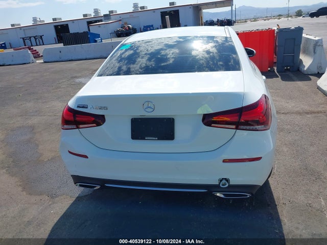 Mercedes-Benz A 220 2019 WDD3G4EB0KW020779 Image 16