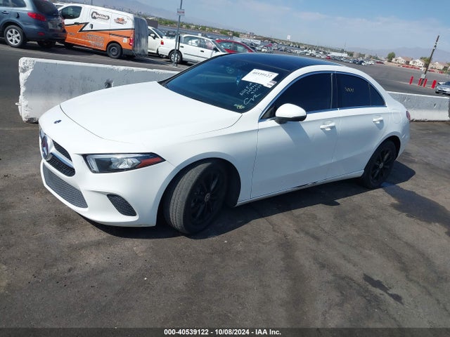 Mercedes-Benz A 220 2019 WDD3G4EB0KW020779 Image 2
