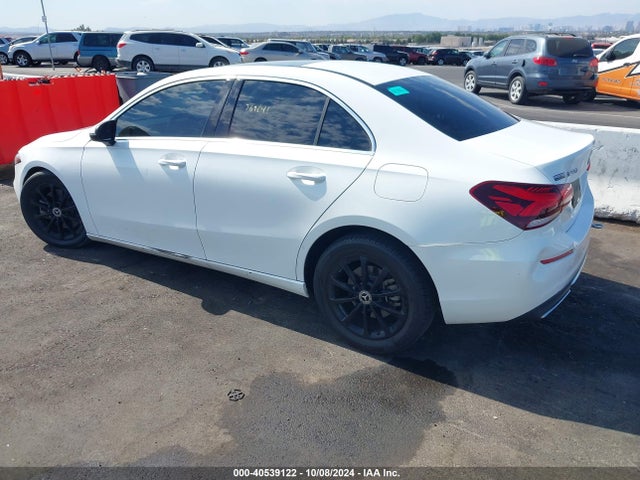 Mercedes-Benz A 220 2019 WDD3G4EB0KW020779 Image 3