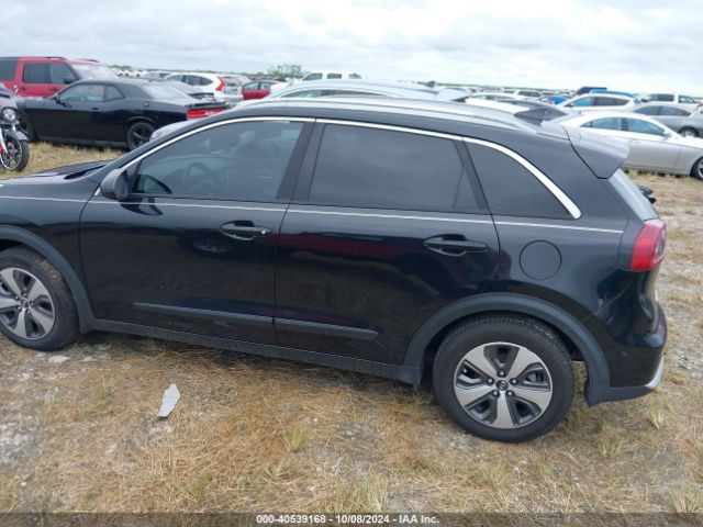KNDCB3LC8H5039514 KIA NIRO LX