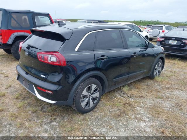 KNDCB3LC8H5039514 KIA NIRO LX