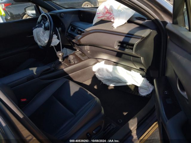 JTHX3JBH2M2042130 Lexus UX 200