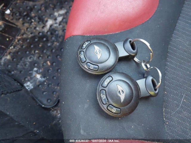 2010 MINI COOPER S WMWMS3C56ATY08550 Photo 10