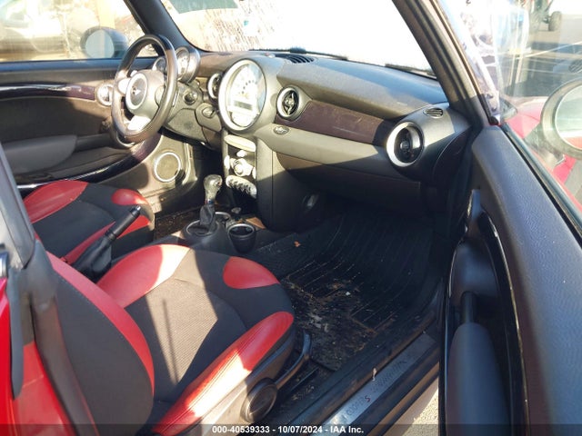 2010 MINI COOPER S WMWMS3C56ATY08550 Photo 4
