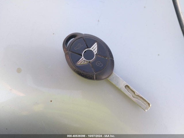 2006 MINI COOPER S WMWRE33506TL22191 Photo 10