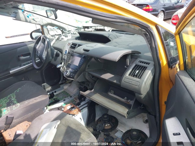 Toyota Prius V Two 2014 JTDZN3EU5E3307708 Image 5