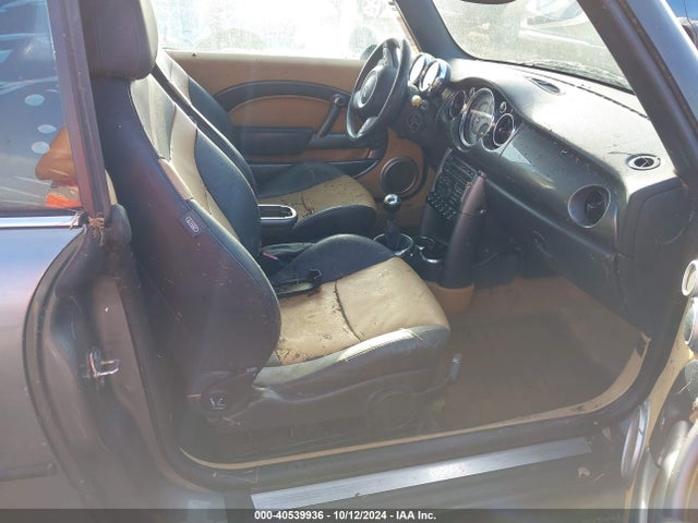 2005 MINI COOPER S WMWRH33505TF85533 Photo 4
