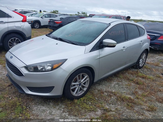 Ford FOCUS SE 2017 1FADP3K22HL324418 Image 2