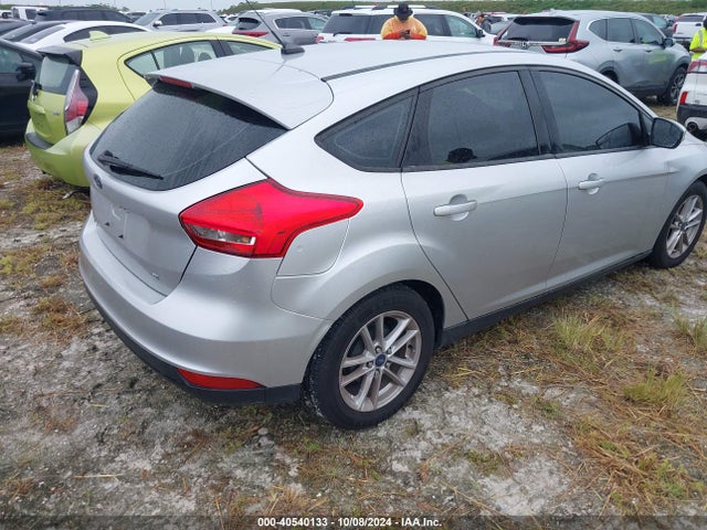 Ford FOCUS SE 2017 1FADP3K22HL324418 Image 4