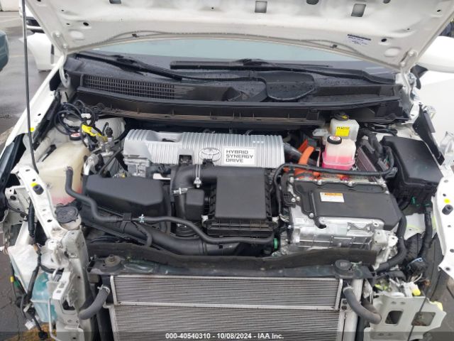 JTDZN3EU4HJ062058 Toyota Prius V Three