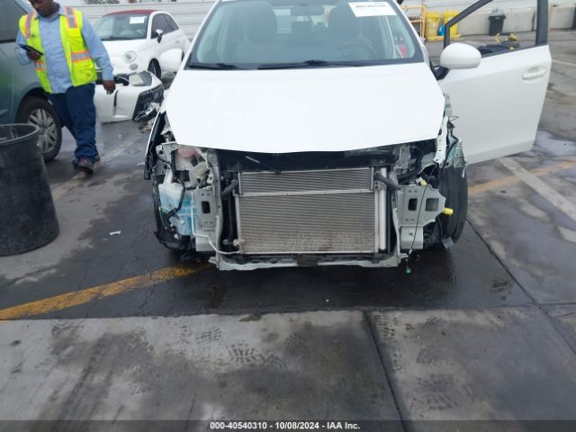 JTDZN3EU4HJ062058 Toyota Prius V Three