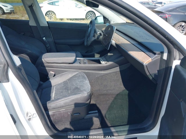 2022 TESLA MODEL Y 7SAYGDEF2NF327711 Photo 4