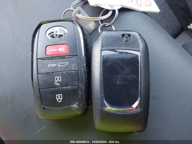 JTDAAAAF1P3017800 Toyota Crown Xle