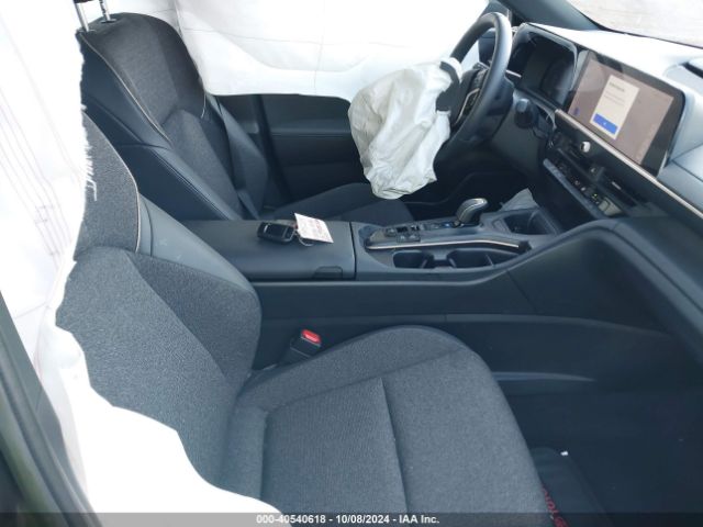 JTDAAAAF1P3017800 Toyota Crown Xle