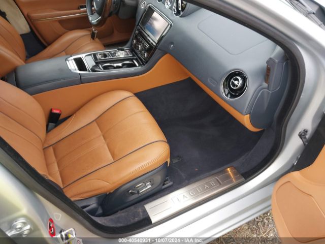 2011 JAGUAR XJ SAJWA2GB4BLV21834 Photo 4